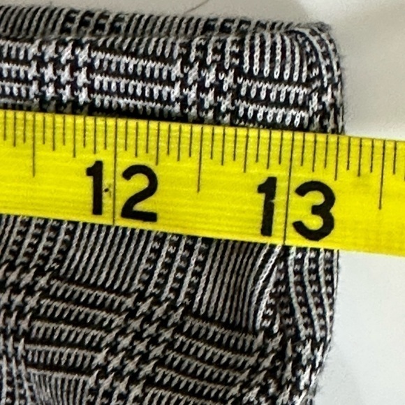 Tahari sz sm knit pant in a muted plaid in brown and tan.  Straight leg - Picture 5 of 14